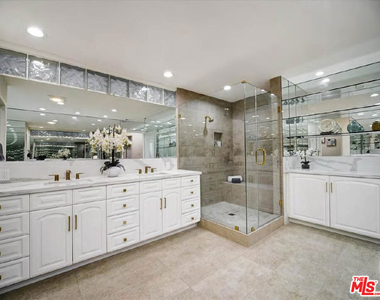 4732 Del Moreno Drive - Photo Thumbnail 23