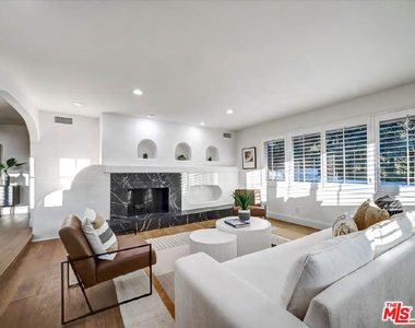 4732 Del Moreno Drive - Photo Thumbnail 8