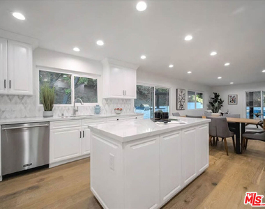 4732 Del Moreno Drive - Photo Thumbnail 13