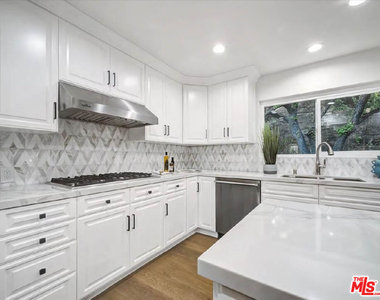 4732 Del Moreno Drive - Photo Thumbnail 14
