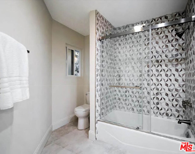4732 Del Moreno Drive - Photo Thumbnail 17