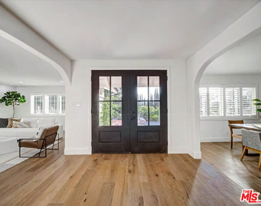 4732 Del Moreno Drive - Photo Thumbnail 4