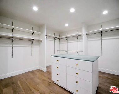 4732 Del Moreno Drive - Photo Thumbnail 25