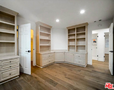 4732 Del Moreno Drive - Photo Thumbnail 19