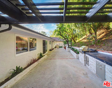 4732 Del Moreno Drive - Photo Thumbnail 27