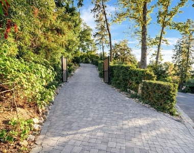 4732 Del Moreno Drive - Photo Thumbnail 32
