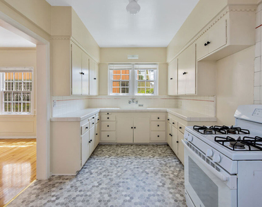 133 S Sweetzer Avenue - Photo Thumbnail 6