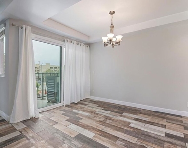 11789 Montana Avenue - Photo Thumbnail 6