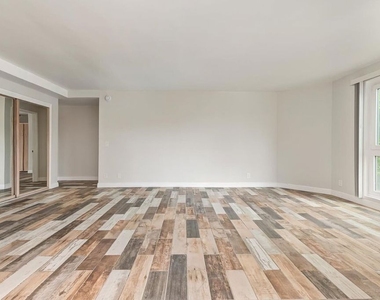 11789 Montana Avenue - Photo Thumbnail 4