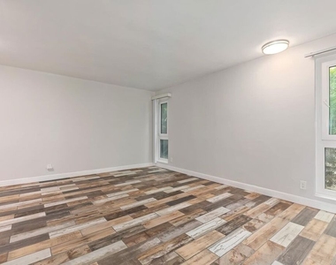 11789 Montana Avenue - Photo Thumbnail 13