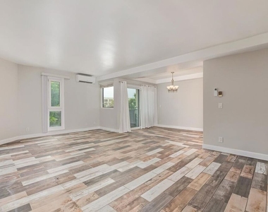 11789 Montana Avenue - Photo Thumbnail 1