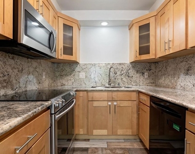 11789 Montana Avenue - Photo Thumbnail 10