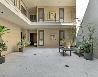 11789 Montana Avenue - Photo Thumbnail 23