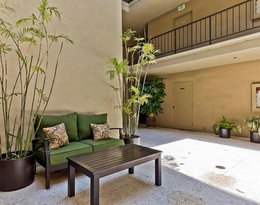 11789 Montana Avenue - Photo Thumbnail 24