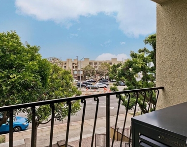 11789 Montana Avenue - Photo Thumbnail 7