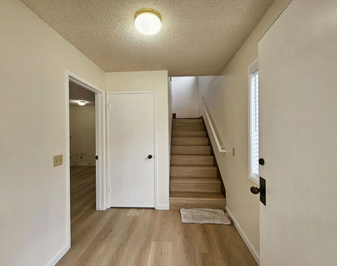 2251 Maurice Avenue - Photo Thumbnail 6