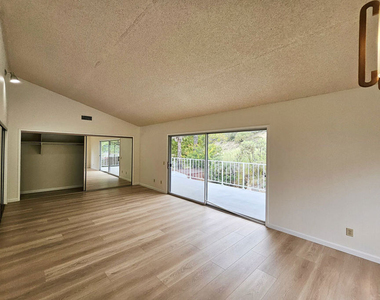 2251 Maurice Avenue - Photo Thumbnail 20