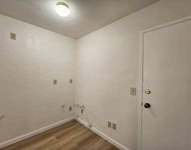 2251 Maurice Avenue - Photo Thumbnail 10