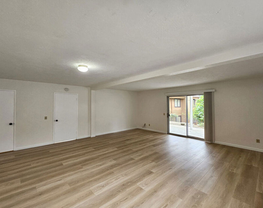 2251 Maurice Avenue - Photo Thumbnail 9