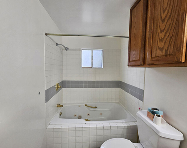 2251 Maurice Avenue - Photo Thumbnail 23