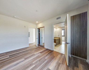 1070 S Bedford Street - Photo Thumbnail 16