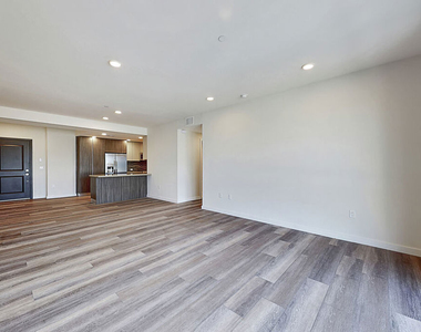 1070 S Bedford Street - Photo Thumbnail 2
