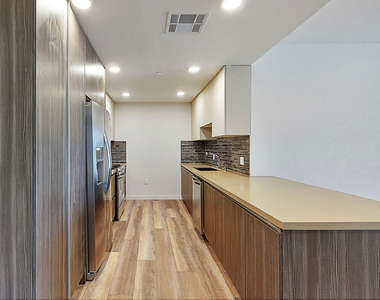 1070 S Bedford Street - Photo Thumbnail 6