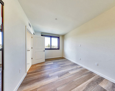 1070 S Bedford Street - Photo Thumbnail 15