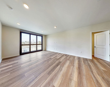 1070 S Bedford Street - Photo Thumbnail 3