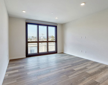 1070 S Bedford Street - Photo Thumbnail 4