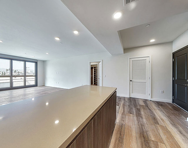 1070 S Bedford Street - Photo Thumbnail 7