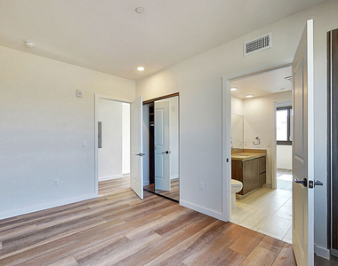 1070 S Bedford Street - Photo Thumbnail 19