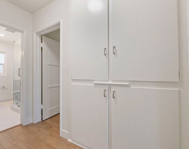 1250 N Crescent Heights - Photo Thumbnail 5