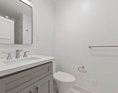 1250 N Crescent Heights - Photo Thumbnail 11