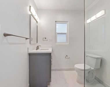 1250 N Crescent Heights - Photo Thumbnail 7