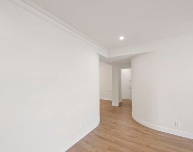1250 N Crescent Heights - Photo Thumbnail 1