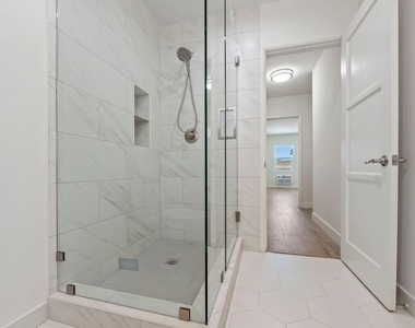 1250 N Crescent Heights - Photo Thumbnail 8