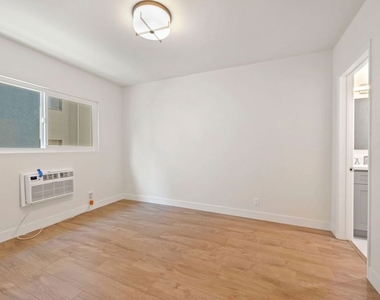1250 N Crescent Heights - Photo Thumbnail 9