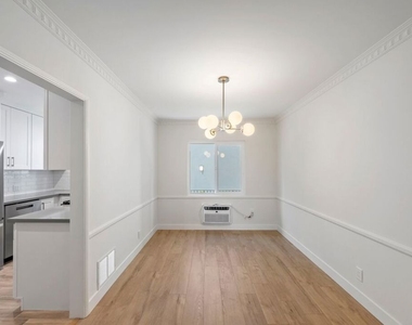 1250 N Crescent Heights - Photo Thumbnail 2