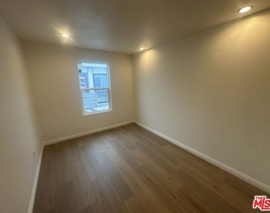 1012 E 73rd Street - Photo Thumbnail 11
