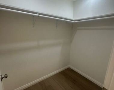 1012 E 73rd Street - Photo Thumbnail 28