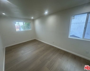 1012 E 73rd Street - Photo Thumbnail 31