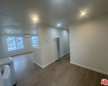 1012 E 73rd Street - Photo Thumbnail 25