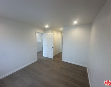 1012 E 73rd Street - Photo Thumbnail 27