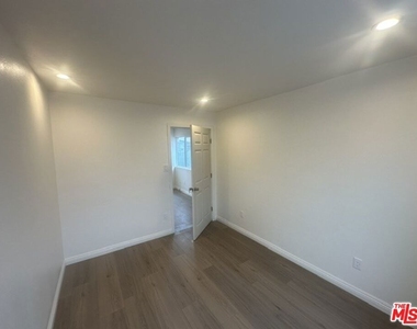 1012 E 73rd Street - Photo Thumbnail 12
