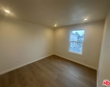 1012 E 73rd Street - Photo Thumbnail 26
