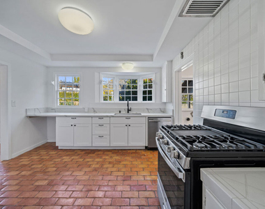 109 Homewood Road - Photo Thumbnail 9