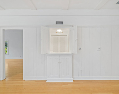 109 Homewood Road - Photo Thumbnail 8