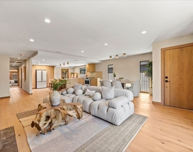 14537 Hesby Street - Photo Thumbnail 9