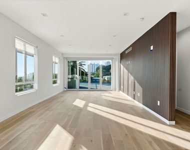 1006 Hancock Avenue - Photo Thumbnail 9